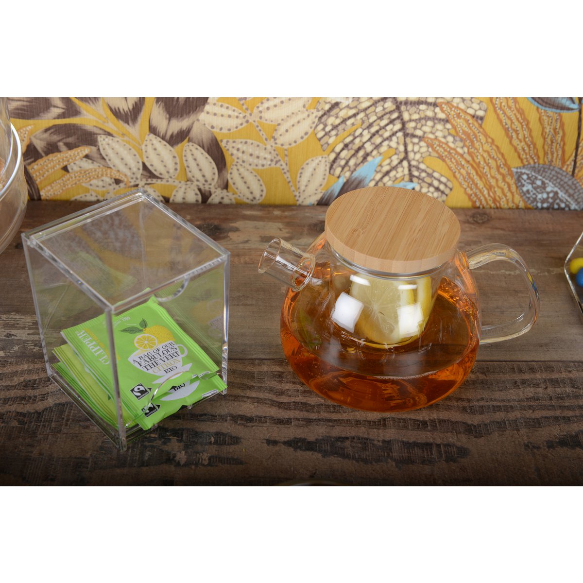 Glasteekanne mit Holzdeckel 1L