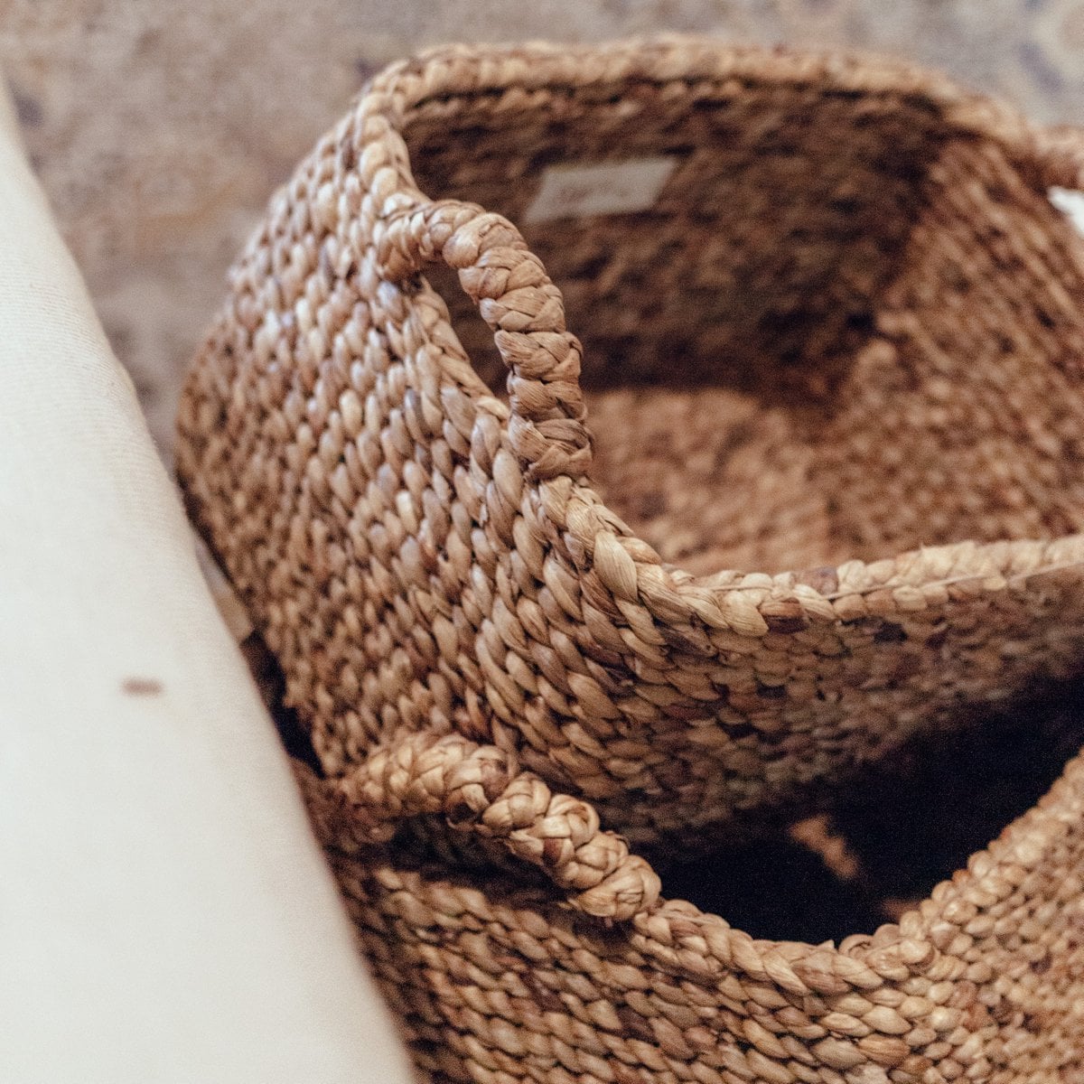 Basket TANIMBAR made of water hyacinth