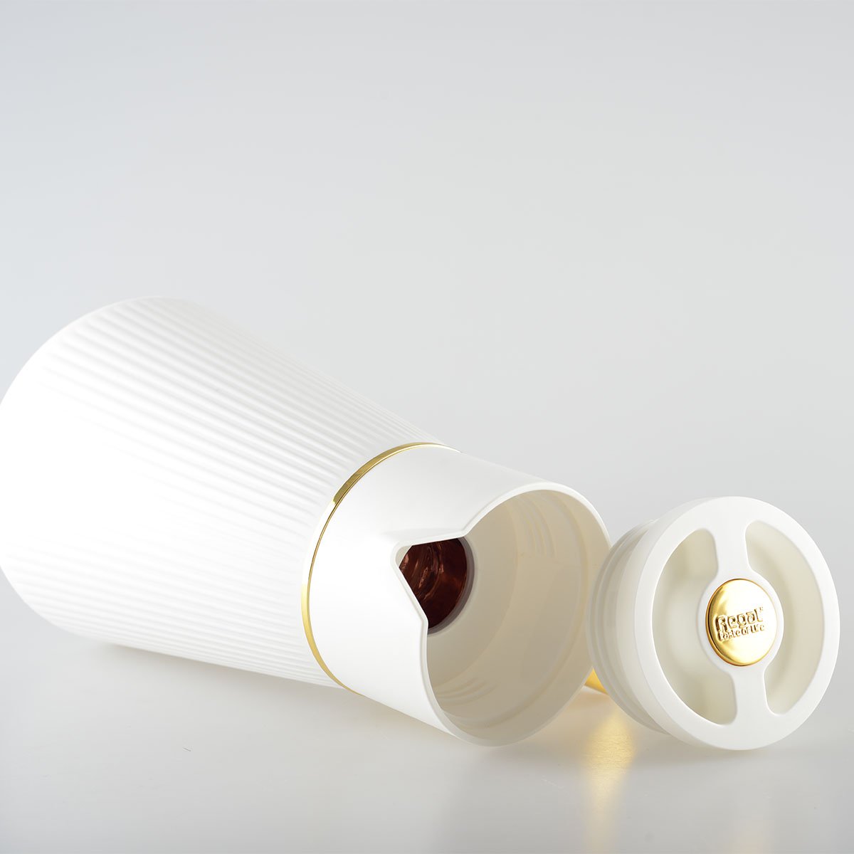Isolier-Kaffeekanne WEISS mit Golddeckel 1L