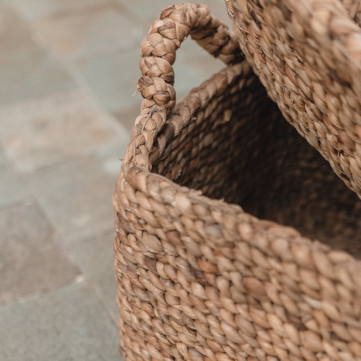 Basket TANIMBAR made of water hyacinth